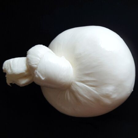 Burrata di Bufala Fresca: Cuore Cremoso e Gusto Delicato